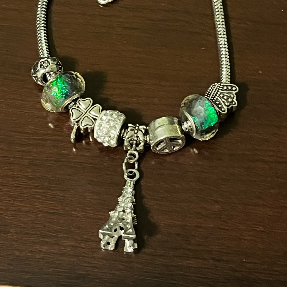 PARIS Eiffel Tower Charm Bracelet!!  NWOT